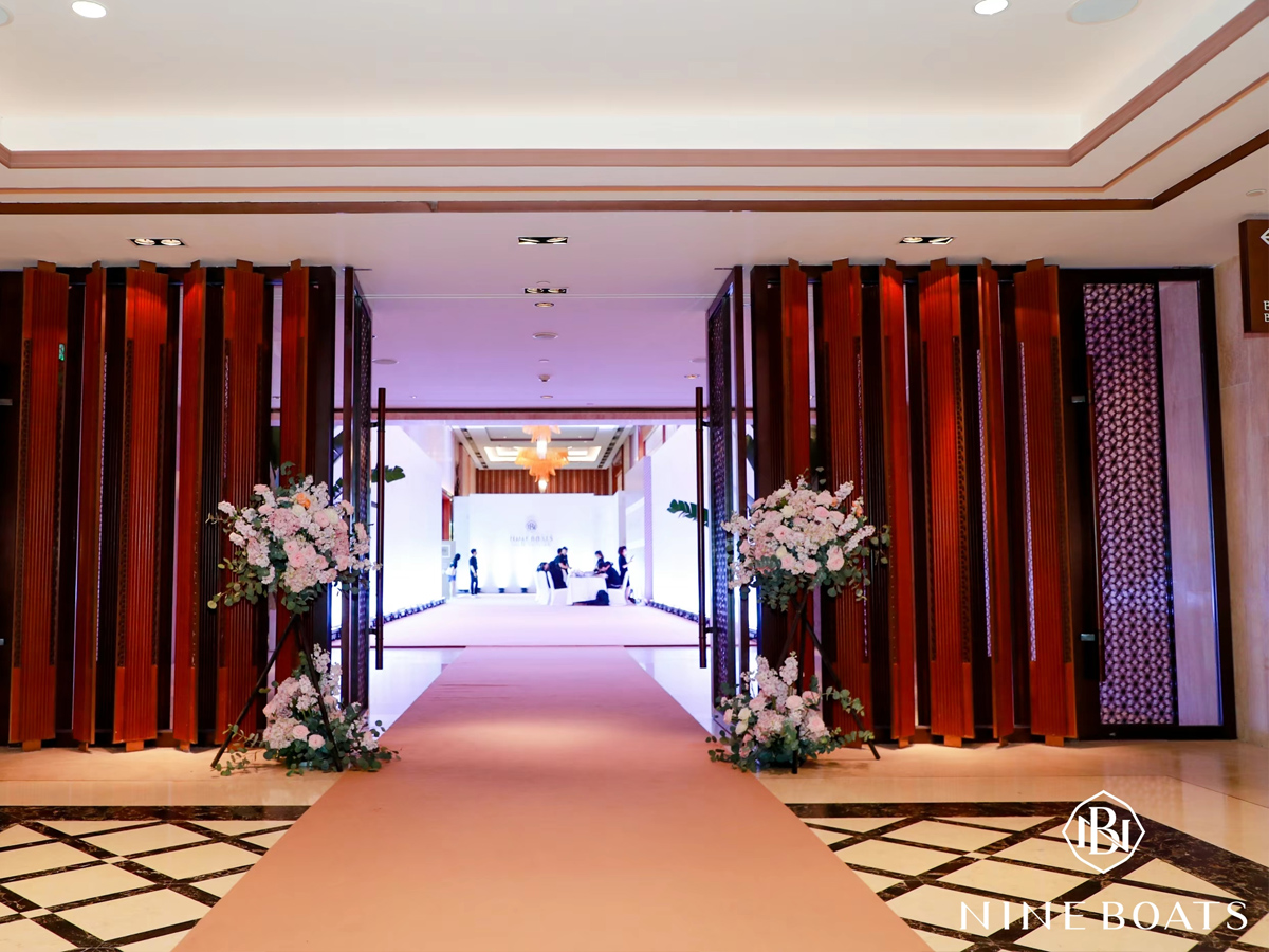 游轮夜航与灯光秀