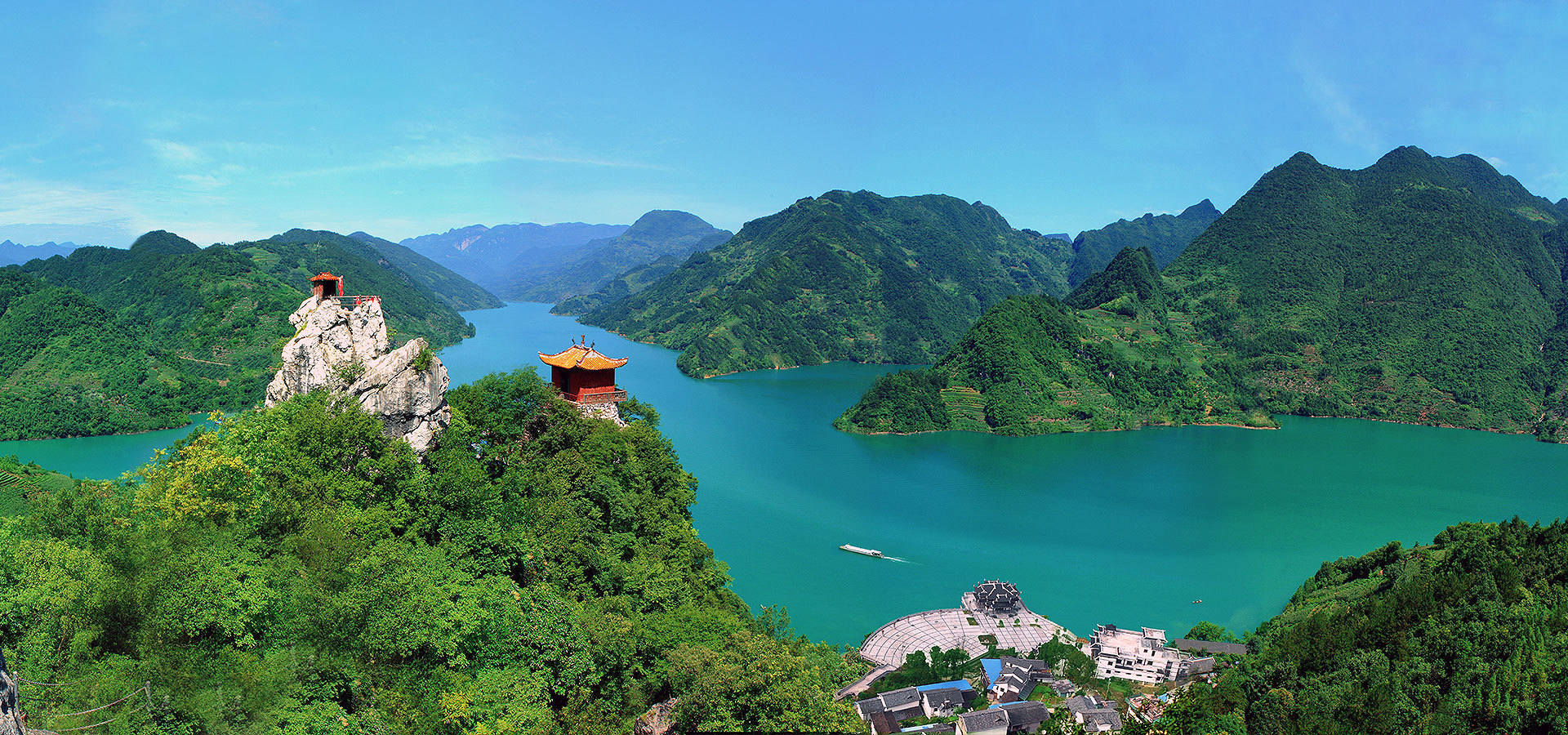 晨雾中的长江三峡